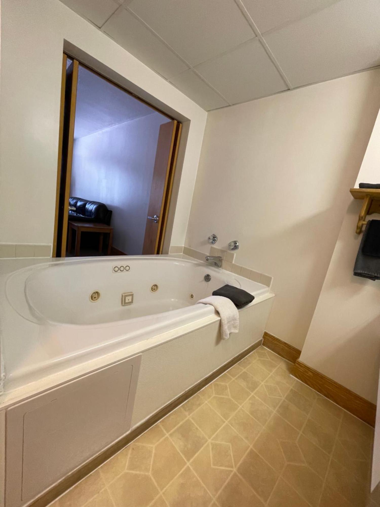 Ausable Valley Inn Mio Экстерьер фото
